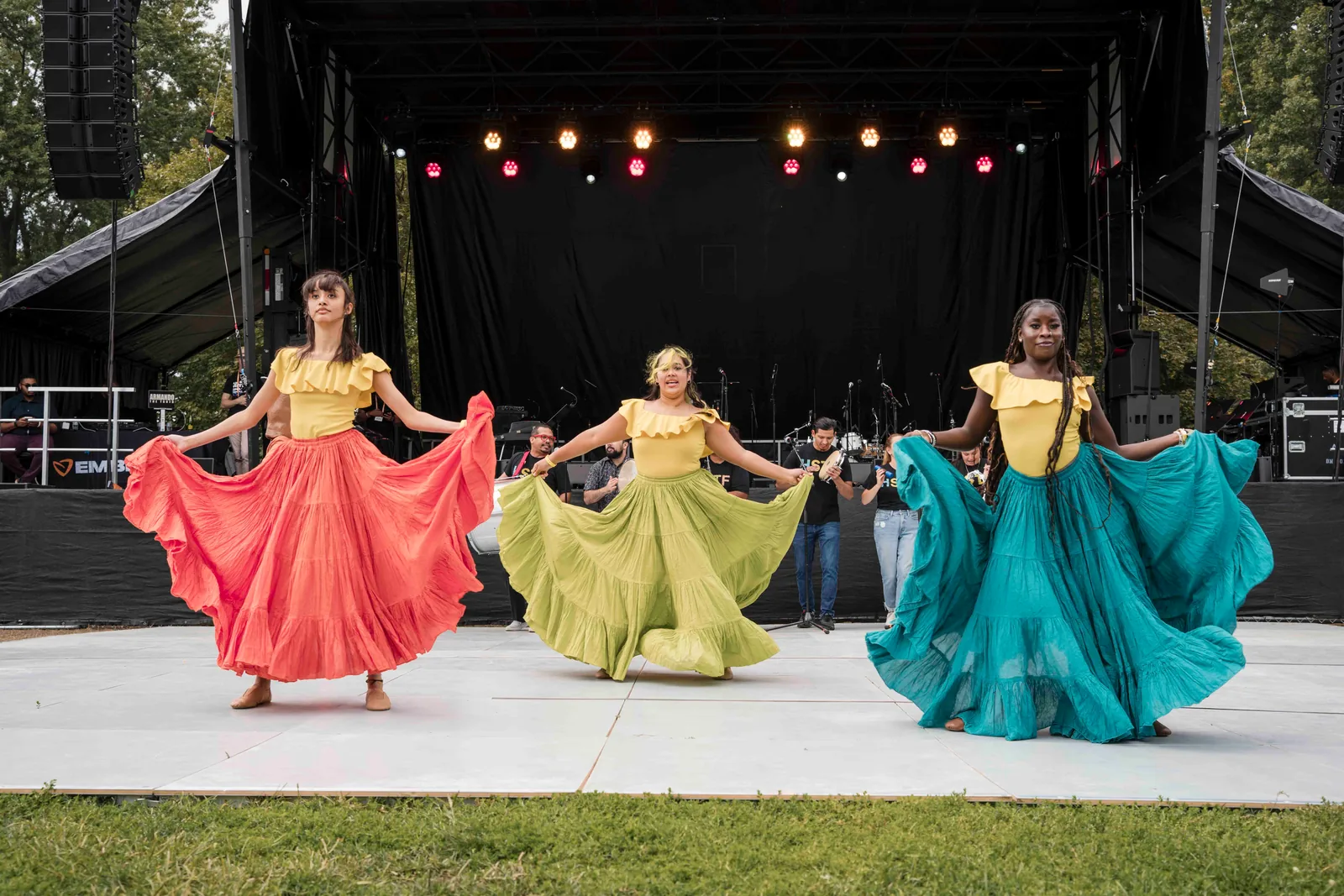 Folkloric dancers, Embrace ¡Con Salsa!