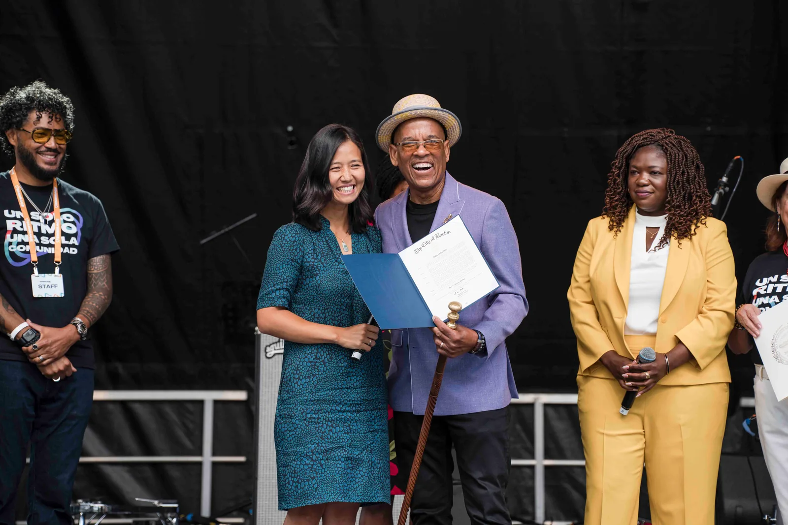 The proclamation, Embrace ¡Con Salsa!