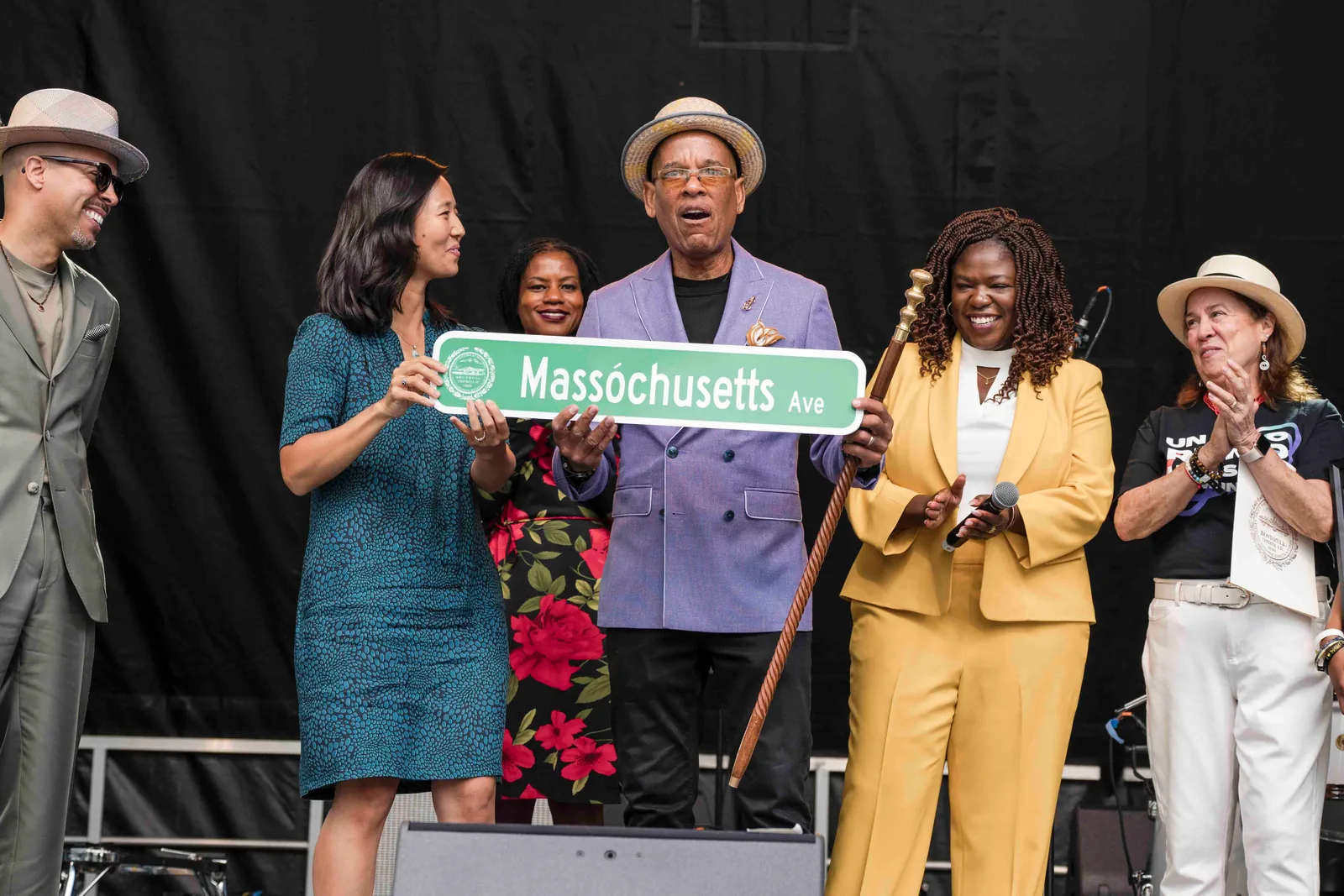 The street sign, unveiled, Embrace ¡Con Salsa!