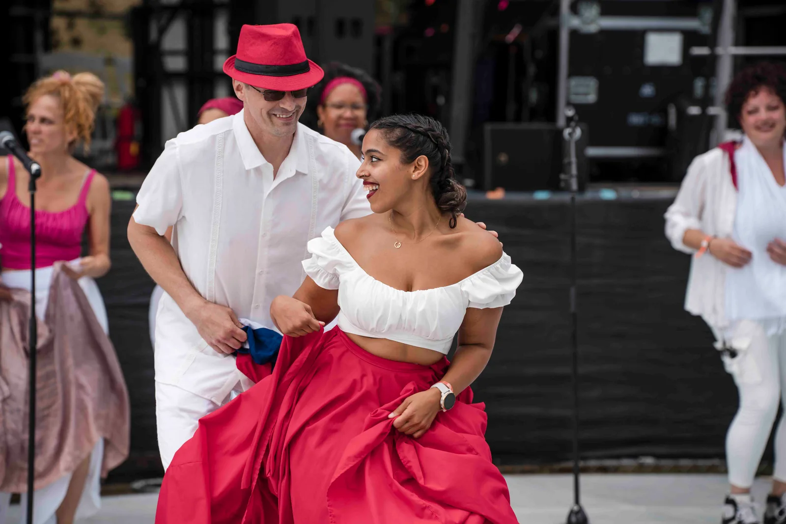 Partners dancing, Embrace ¡Con Salsa!