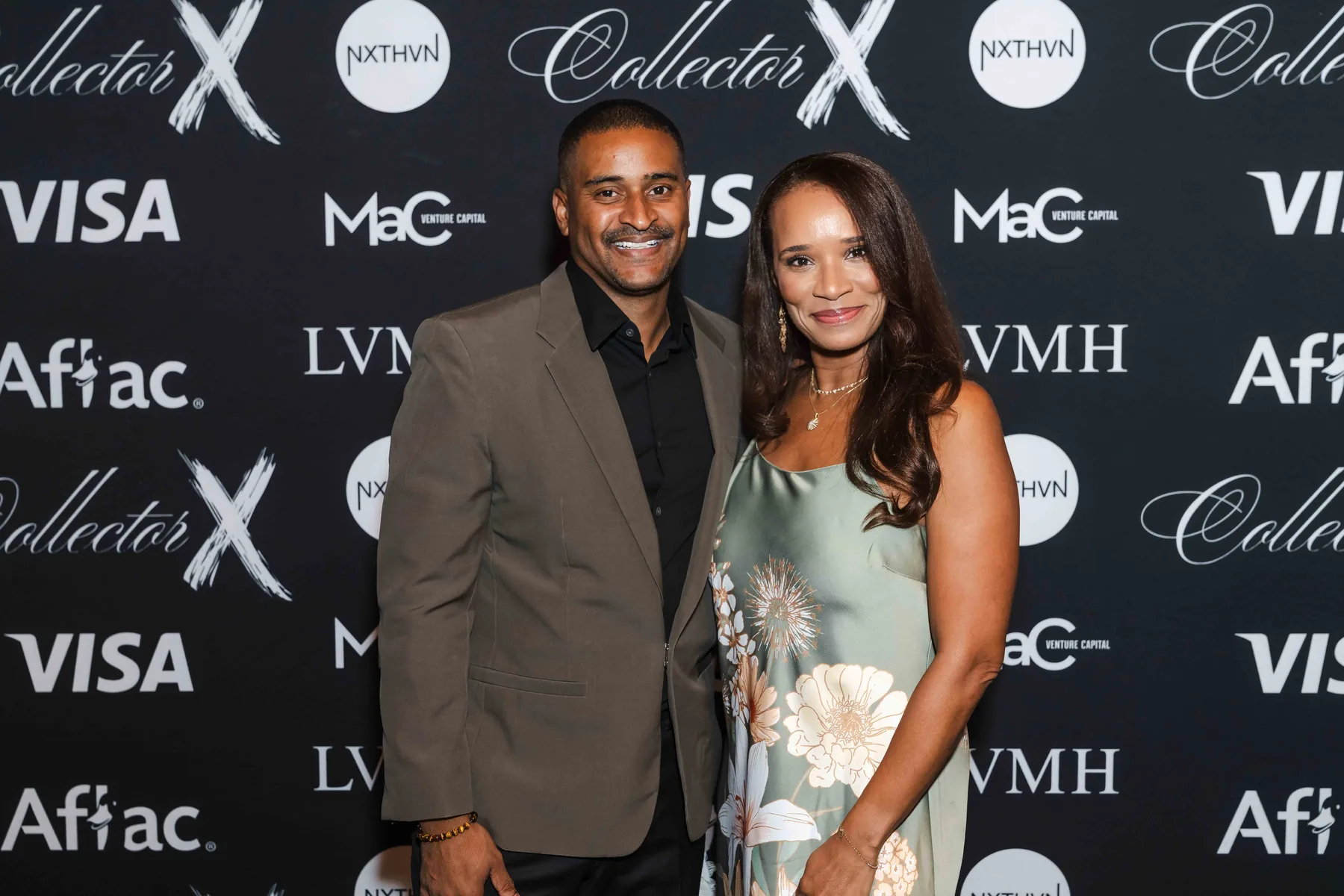 Guests on the backdrop, Collector X in New York