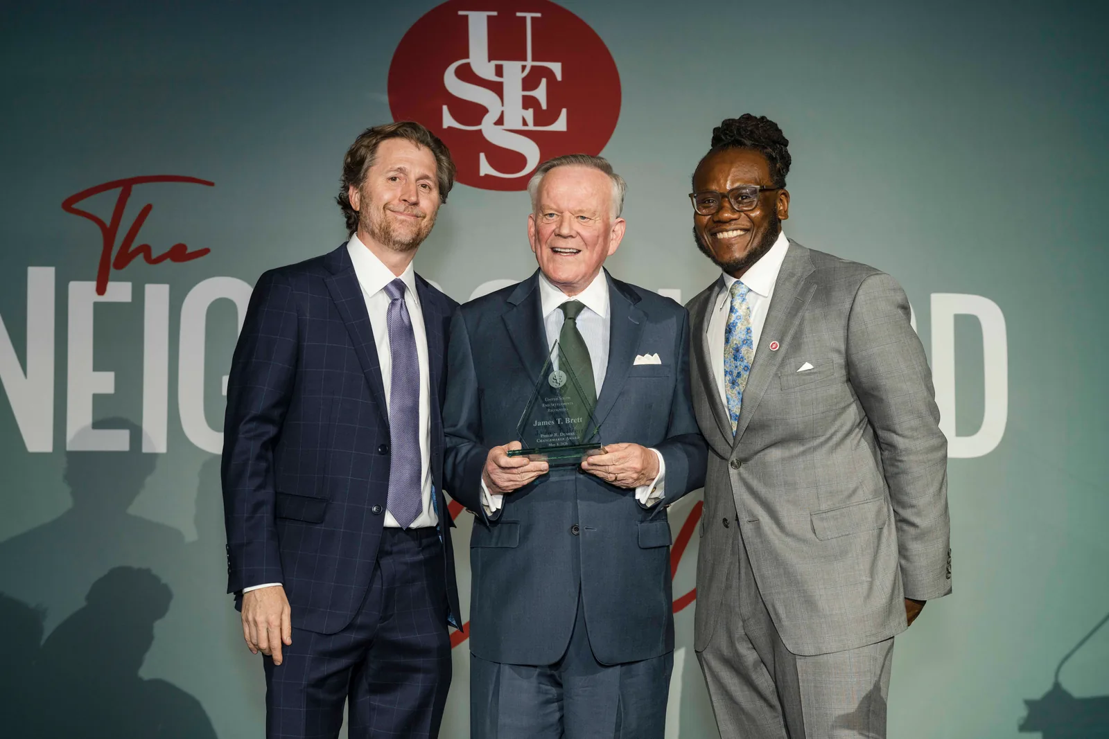 An award, presented, USES Gala